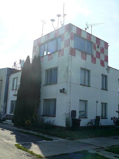 img00027.jpg